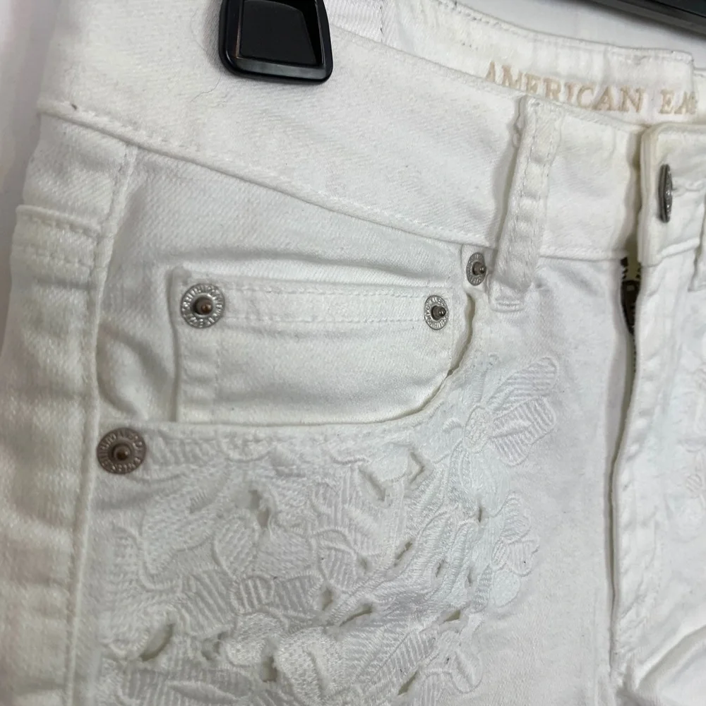AMERICAN EAGLE White Lace HI-RISE SHORTIE Shorts 6 - Picture 2 of 16
